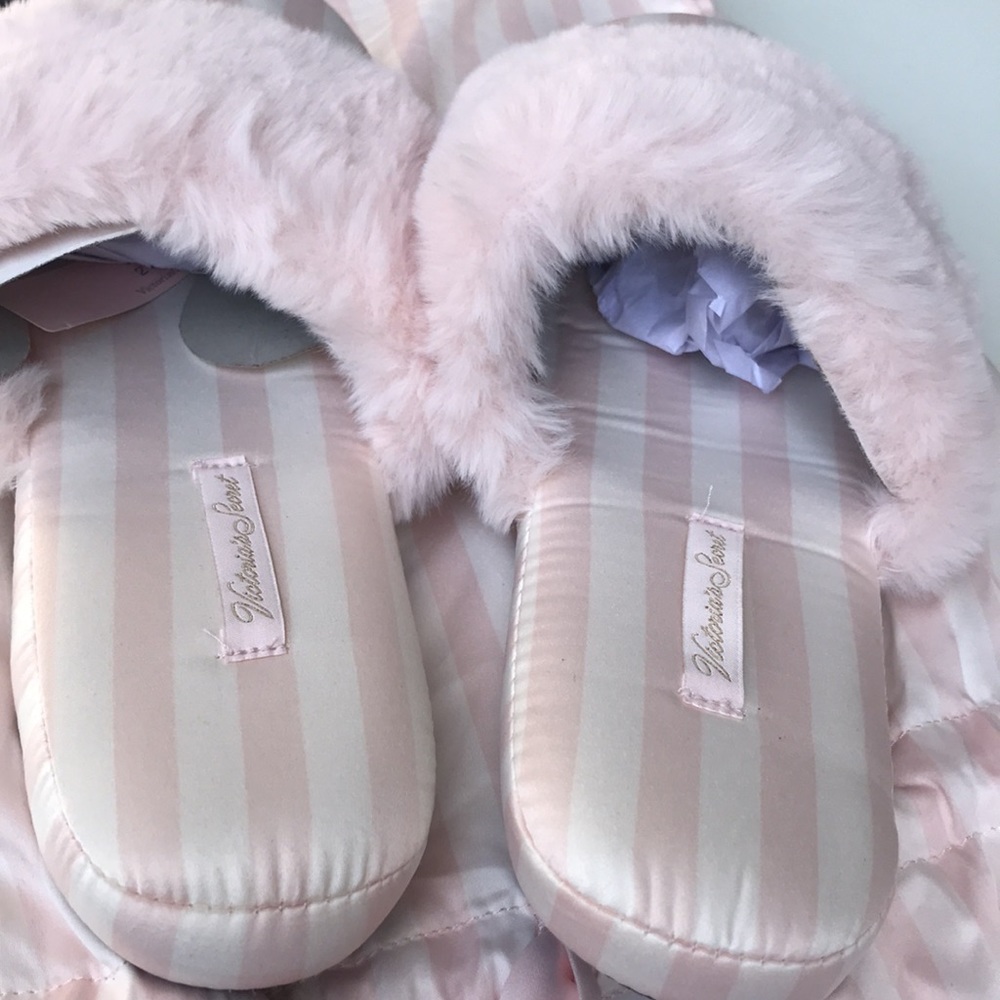Victoria Secret Brand New with Tags Pinstripe Satin Sleepers. Small - Picture 6 of 9